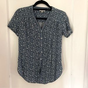 Blue and white floral blouse xs
